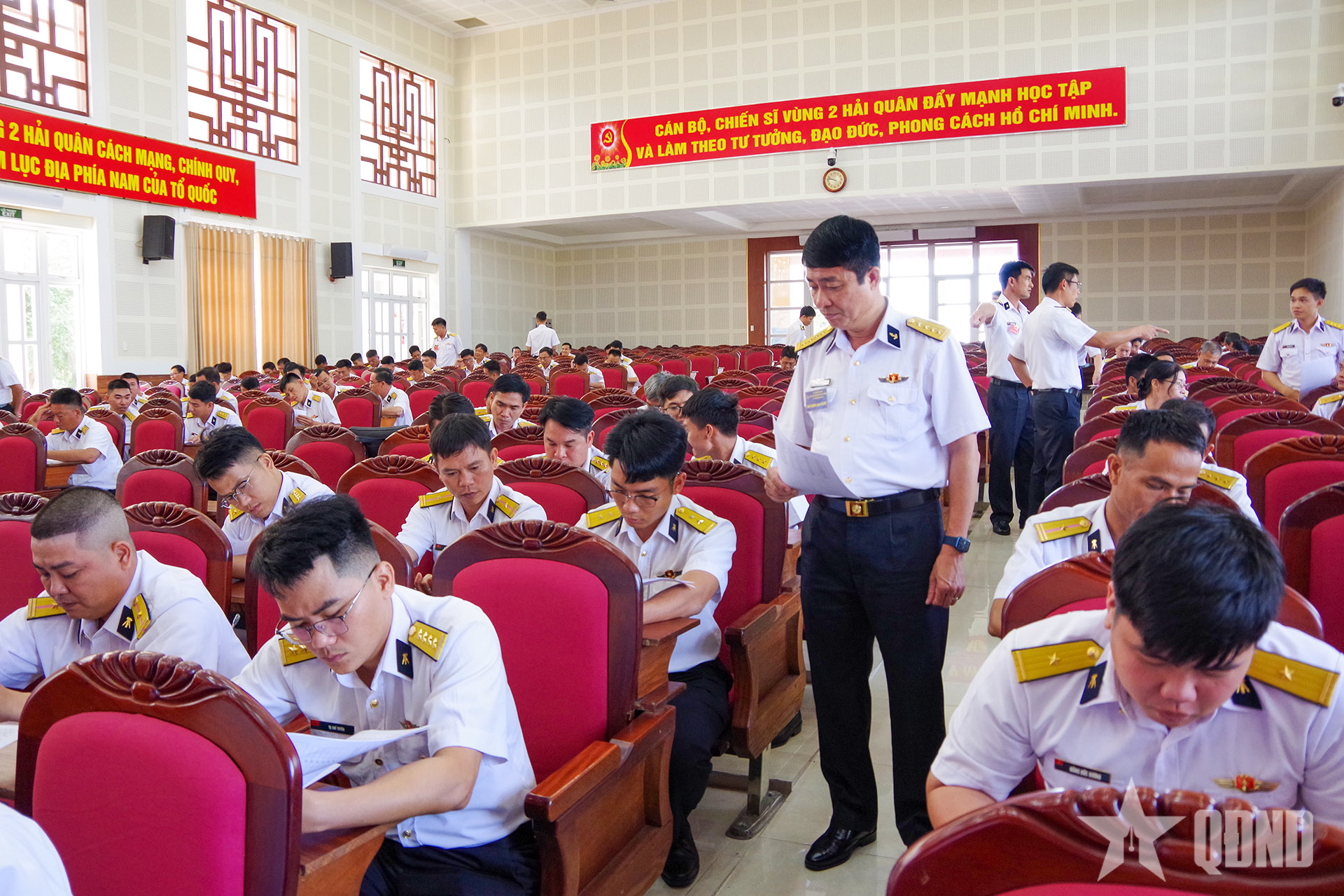 Vùng 2 Hải quân khai mạc hội thi kho, trạm chính quy mẫu mực, an toàn và “Bàn tay vàng” năm 2025